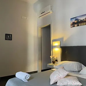https://alessandro-poerio.hotels-amalfi.com