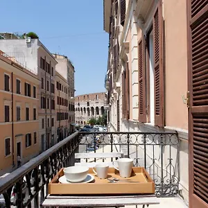 Santi Quattro Al Colosseo Couette-café